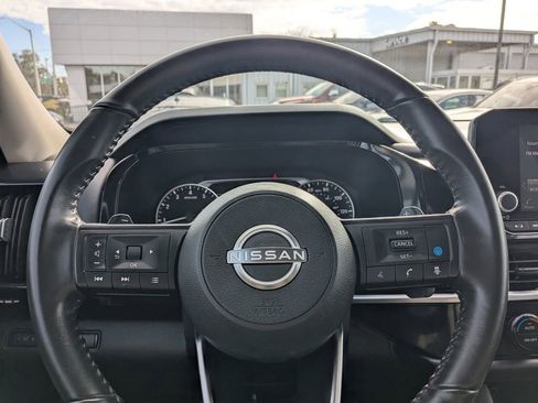 Used 2025 Nissan Pathfinder SV image 22