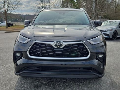Used 2022 Toyota Highlander XLE image 2