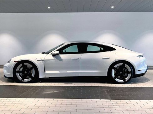 Used 2025 Porsche Taycan image 2