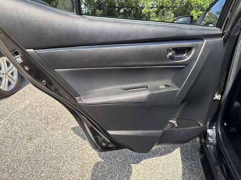 Used 2018 Toyota Corolla SE FWD image 12