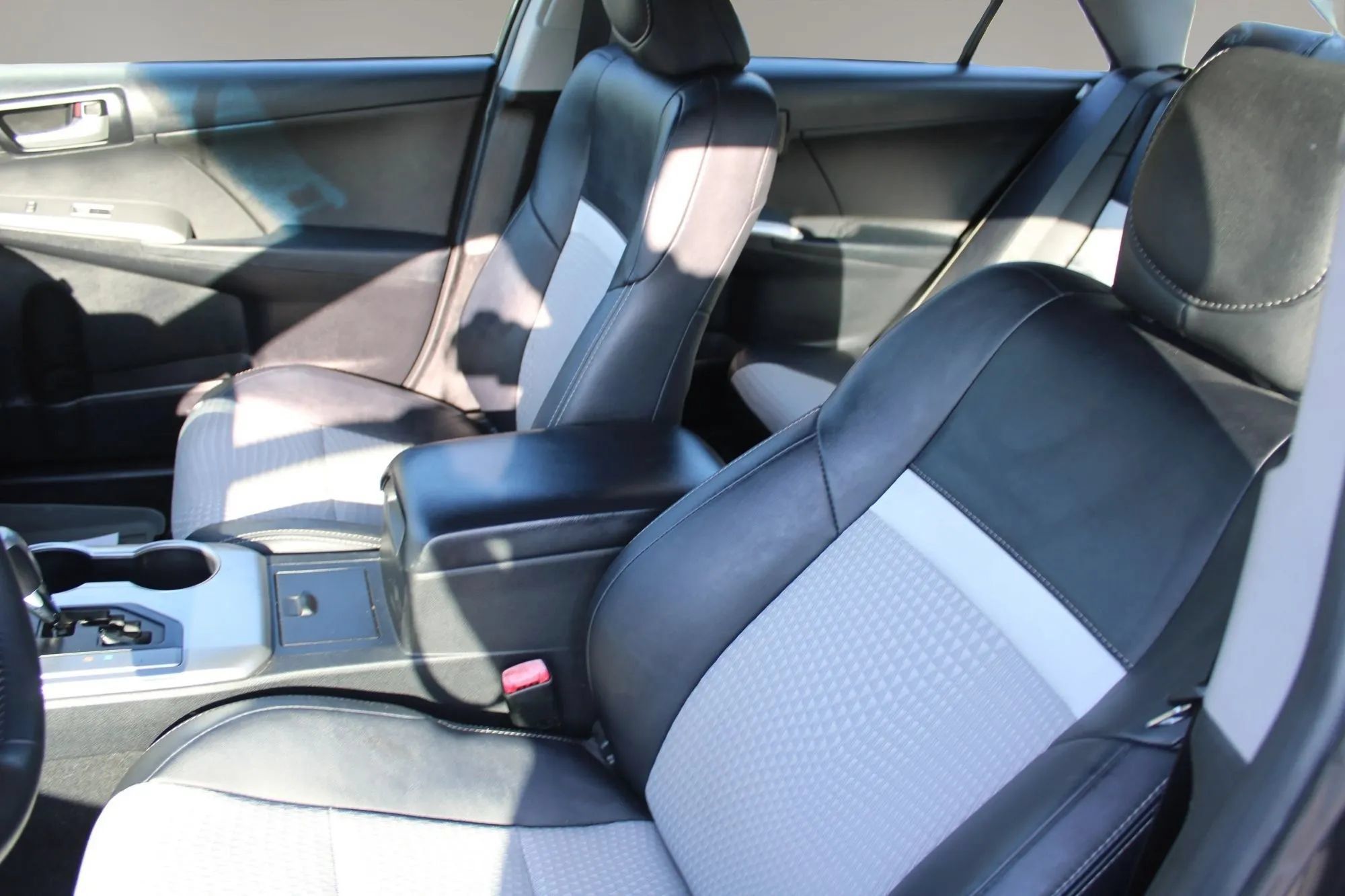 Used 2013 Toyota Camry SE FWD image 15
