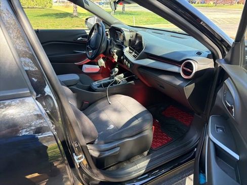 Used 2024 Chevrolet Trax RS image 8