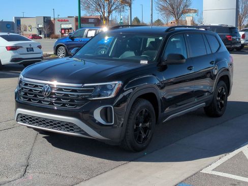 Used 2024 Volkswagen Atlas Peak Edition SE image 11