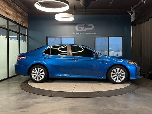 Used 2019 Toyota Camry LE image 2