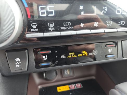 Used 2023 Toyota RAV4 Limited AWD/4WD image 31