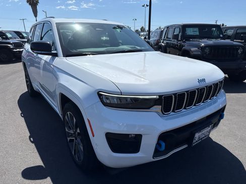 Used 2023 Jeep Grand Cherokee Overland w/ Advanced Protech Group III AWD/4WD image 10