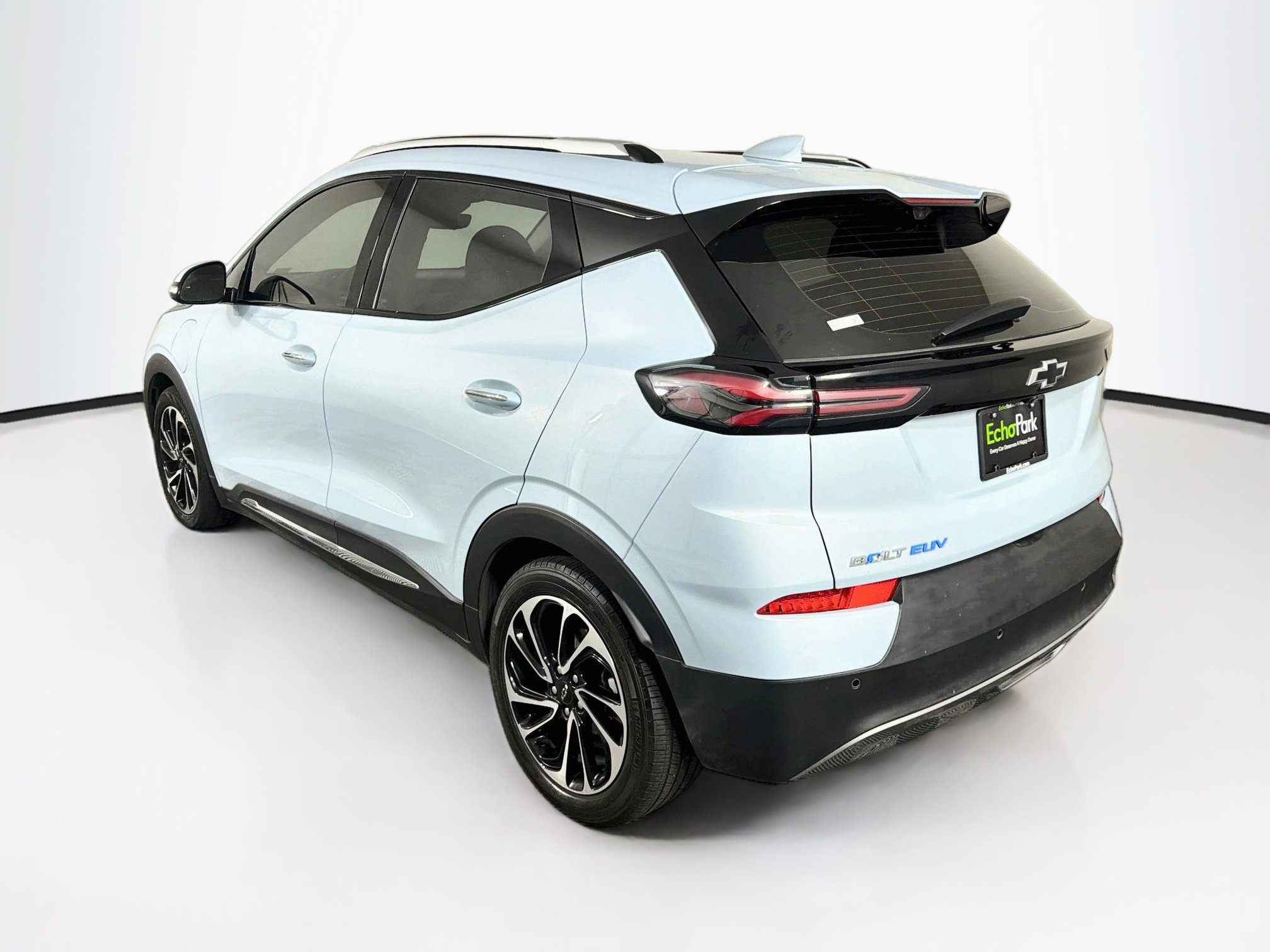 Used 2023 Chevrolet Bolt EUV Premier w/ Sun & Sound Package FWD image 5