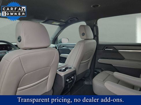 Used 2026 GMC Acadia Elevation w/ Elevation Premium Package FWD image 15