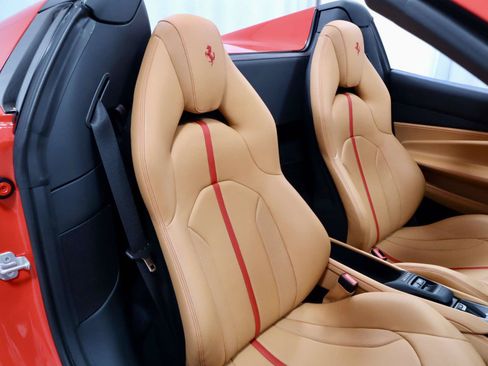 Used 2022 Ferrari F8 Tributo RWD image 18