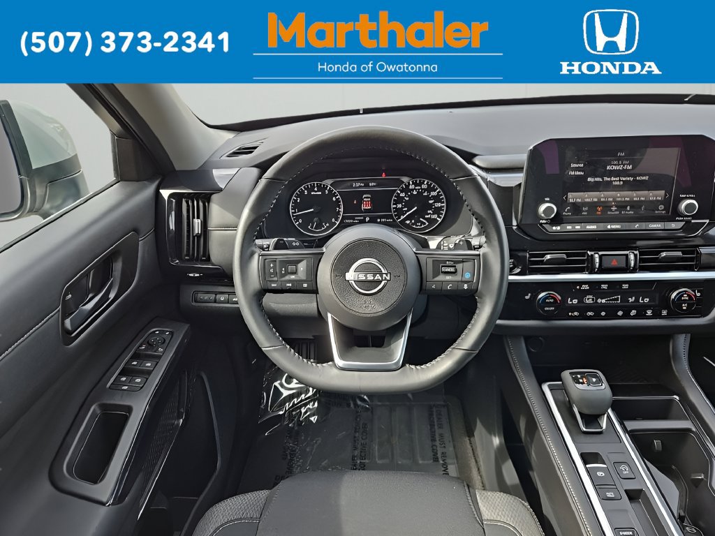 Used 2025 Nissan Pathfinder SV FWD image 24