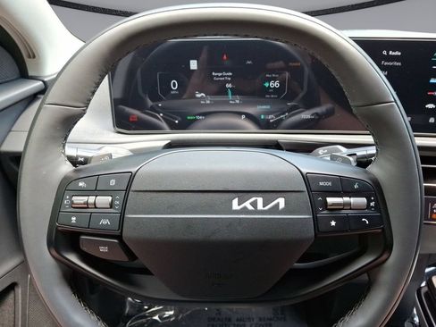 Used 2025 Kia EV6 Light RWD image 16