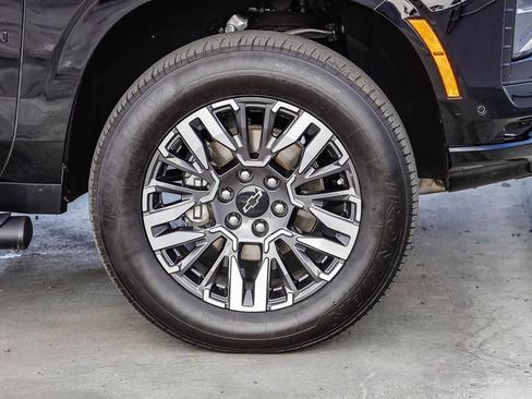 Used 2025 Chevrolet Suburban Z71 AWD/4WD image 11