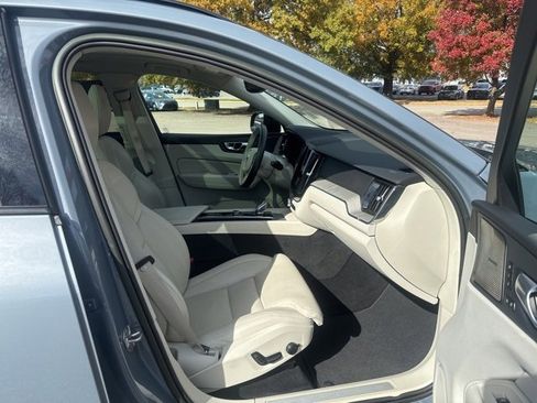 Used 2023 Volvo XC60 T8 Ultimate image 11