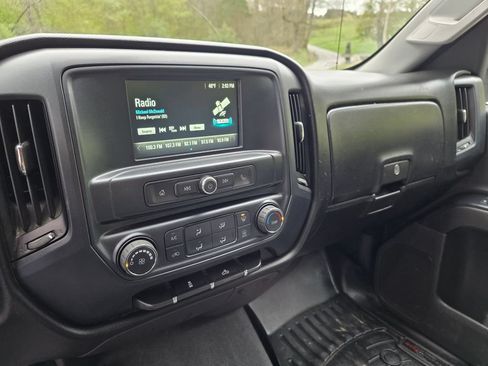 Used 2018 Chevrolet Silverado 1500 Custom w/ Custom Value Package AWD/4WD image 11
