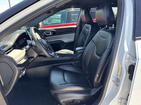 Used 2025 Jeep Compass Limited AWD/4WD image 27