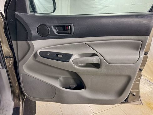 Used 2015 Toyota Tacoma 4x4 Access Cab image 11