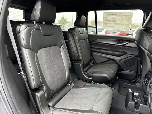 New 2025 Jeep Grand Cherokee L Altitude image 25