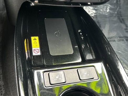 Used 2021 Toyota Prius Prime XLE image 38