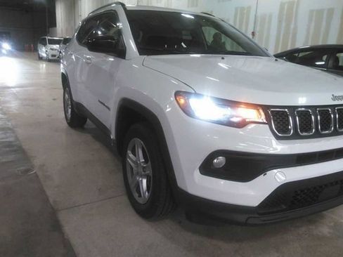Used 2024 Jeep Compass Latitude AWD/4WD image 2
