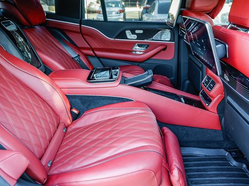 Used 2025 Mercedes-Benz Maybach GLS 600 4MATIC image 18