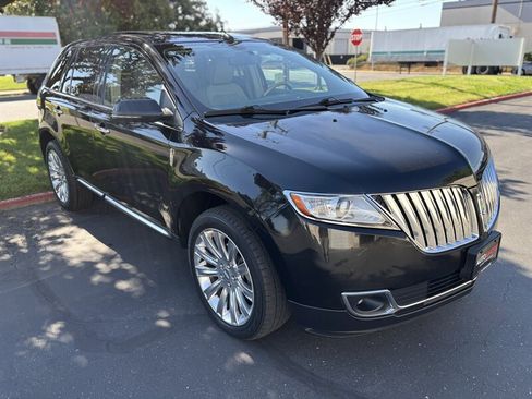Used 2013 Lincoln MKX AWD image 3