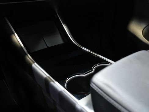 Used 2021 Tesla Model Y Long Range image 46