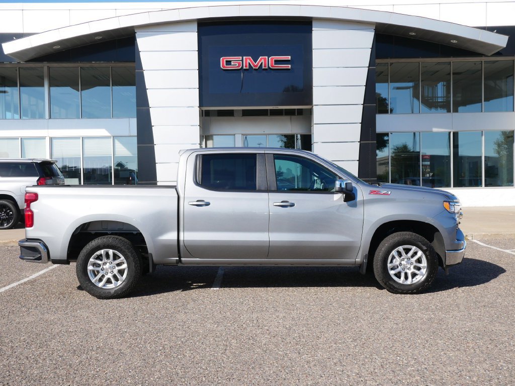Used 2025 Chevrolet Silverado 1500 LT w/ Z71 Off-Road Package AWD/4WD image 2