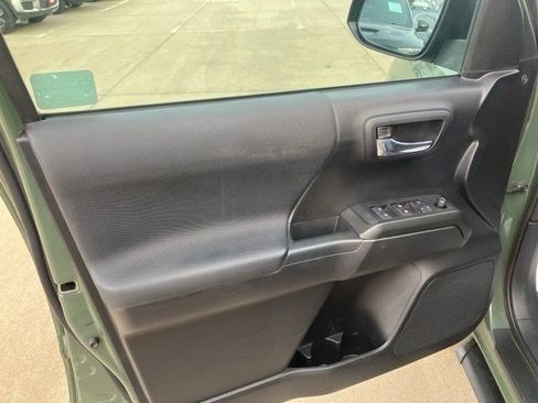 Used 2021 Toyota Tacoma TRD Sport w/ Technology Package AWD/4WD image 9