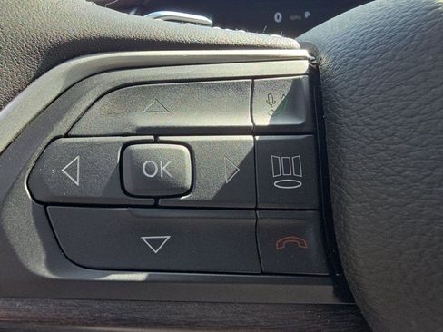 Used 2023 Jeep Grand Cherokee Limited w/ Luxury Tech Group II RWD image 35