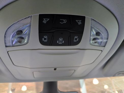 Used 2023 Chrysler Pacifica Touring-L FWD image 33