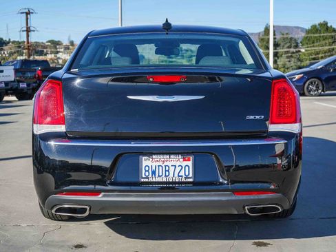 Used 2021 Chrysler 300 Touring image 8