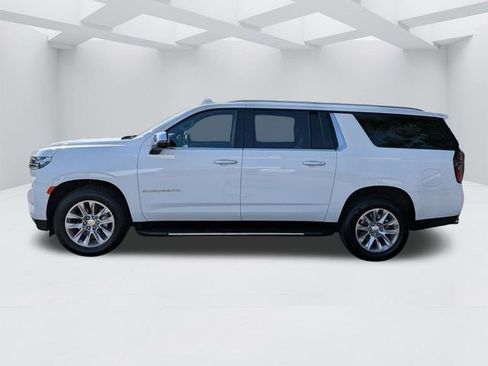Used 2023 Chevrolet Suburban Premier RWD image 9