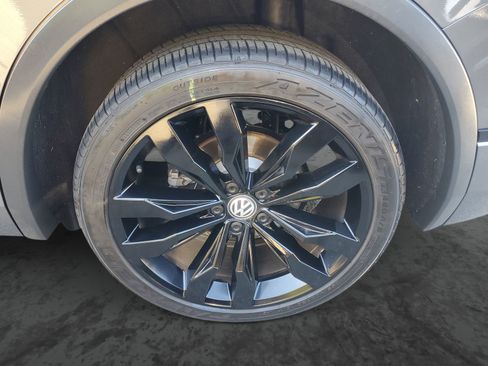 Used 2021 Volkswagen Tiguan SE R-Line image 6