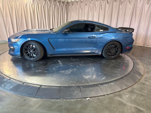 Used 2019 Ford Mustang Shelby GT350 w/ Technology Package RWD image 8
