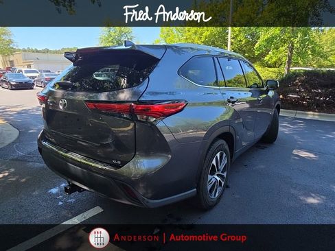 Used 2022 Toyota Highlander XLE FWD image 11