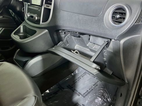Used 2018 Mercedes-Benz Metris Passenger image 33