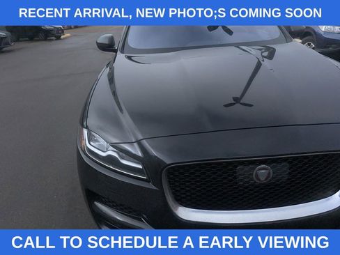 Used 2019 Jaguar F-PACE Prestige image 2