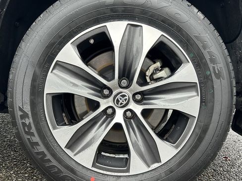 Certified 2022 Toyota Highlander XLE image 29