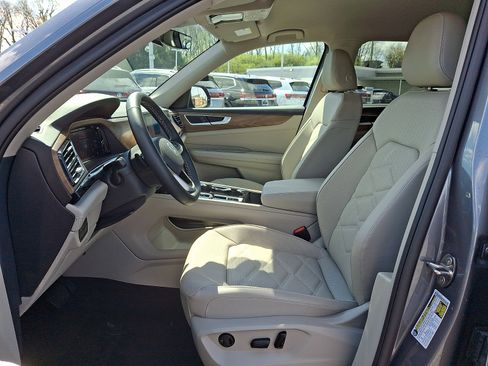 Used 2024 Volkswagen Atlas SE AWD/4WD image 6