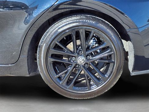 Used 2025 Toyota Camry SE image 3