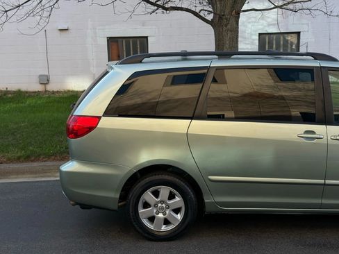 Used 2010 Toyota Sienna LE image 8