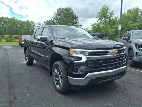 Used 2024 Chevrolet Silverado 1500 LT AWD/4WD image 3