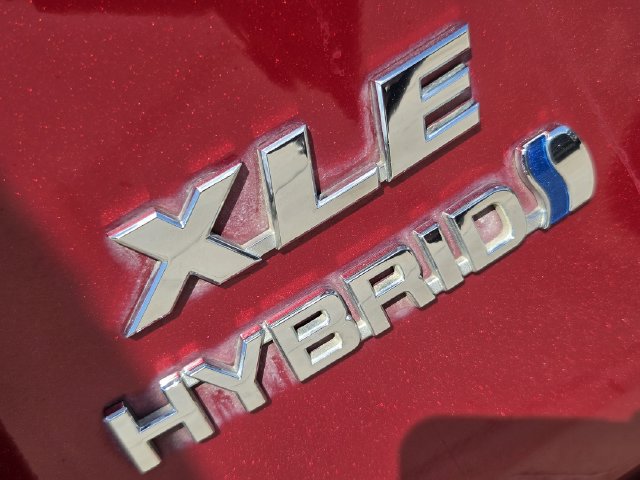 Used 2021 Toyota RAV4 XLE w/ Convenience Package AWD/4WD image 9
