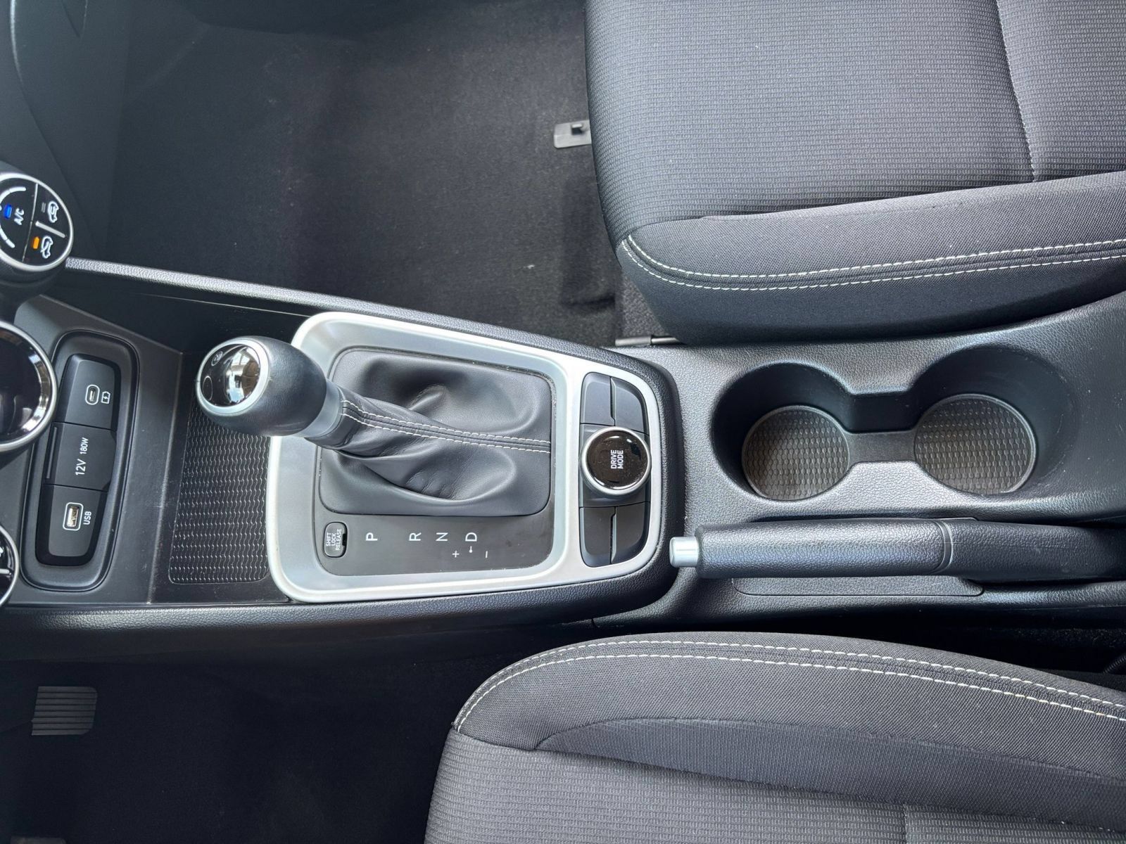 Used 2025 Hyundai Venue SEL FWD image 40
