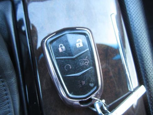 Used 2017 Cadillac XTS image 32