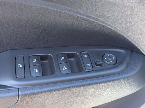 Used 2025 Hyundai Venue SEL FWD image 13