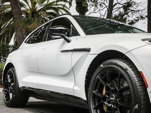Used 2022 Aston Martin DBX AWD/4WD image 28
