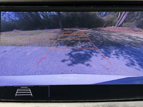 Used 2020 Buick Enclave Essence w/ Sound and Sites Package image 32