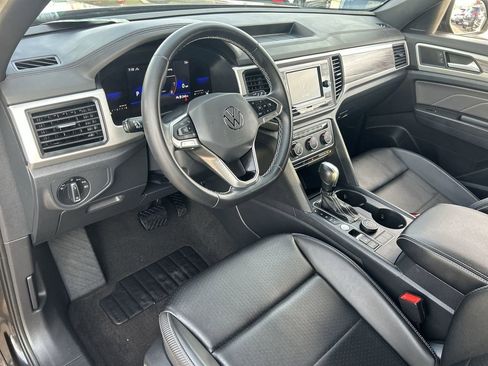 Certified 2022 Volkswagen Atlas Cross Sport SE image 14