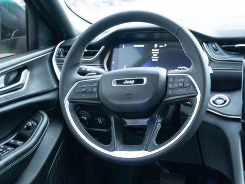 Certified 2025 Jeep Grand Cherokee Laredo X image 29